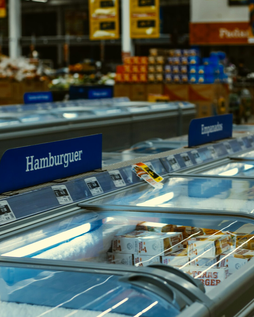supermarket aisle with shoppers